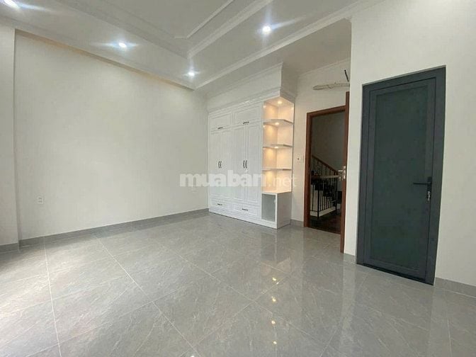 Cần cho thuê nhà MT Lê Văn Sỹ P.14 Q.3 gần khúc Trần Quang Diệu.