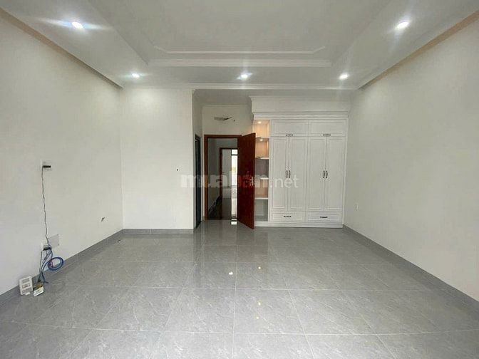 Cần cho thuê nhà MT Lê Văn Sỹ P.14 Q.3 gần khúc Trần Quang Diệu.