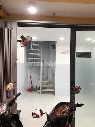 Bán nhà đường Hồ Thị Kỷ, Phường 1, Quận 10, khu chợ đêm, DT 4x5,5m, 