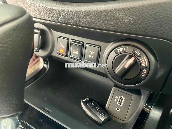 Bán tải 2 cầu số tự động NISSAN NAVARA PRO4X 2022