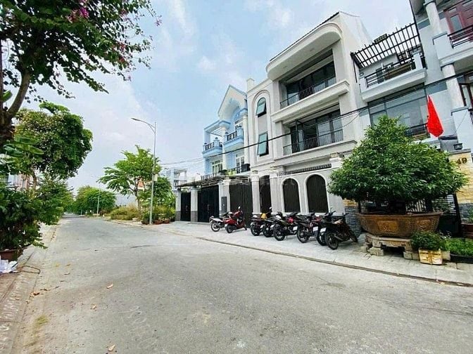 Bán Đất Vị Trí Vô Cùng Đẹp Đối Diện Công Viên Lớn.