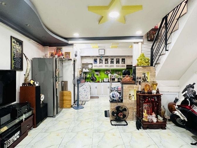 Nhà Trần Văn Đang Q3, nhà 2 tầng, ngang 4,3 nở hậu 5,1 dài 11, SHR,HXH