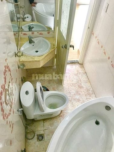 Nhà cho thuê gần Đầm Sen ngã tư Âu Cơ và Lạc Long Quân 