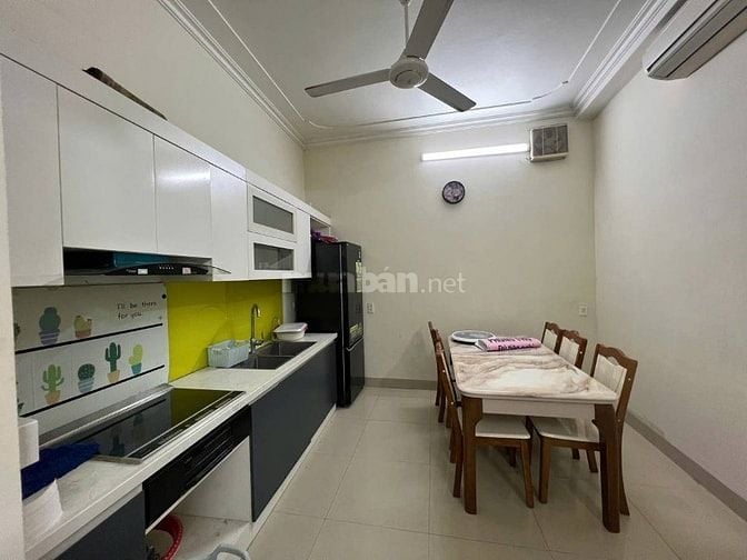 Bán gấp nhà Phố Cầu Giấy, 40m2, 5 tầng dân xây kiên cố, ô tô đỗ cửa, g