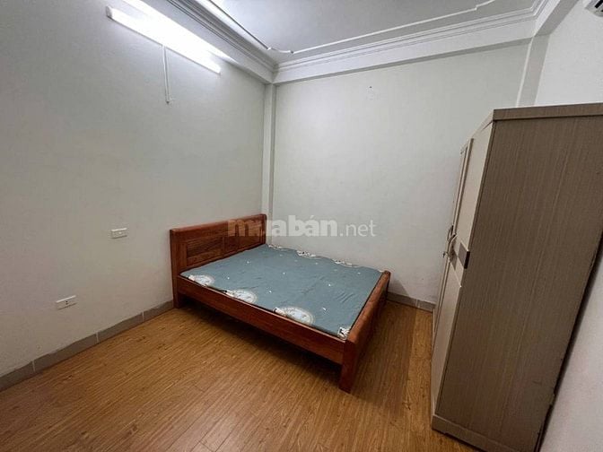 Bán gấp nhà Phố Cầu Giấy, 40m2, 5 tầng dân xây kiên cố, ô tô đỗ cửa, g