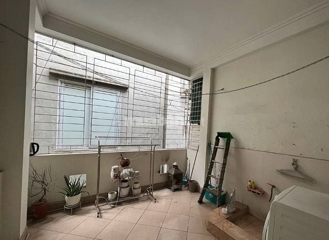 Bán gấp nhà Phố Cầu Giấy, 40m2, 5 tầng dân xây kiên cố, ô tô đỗ cửa, g