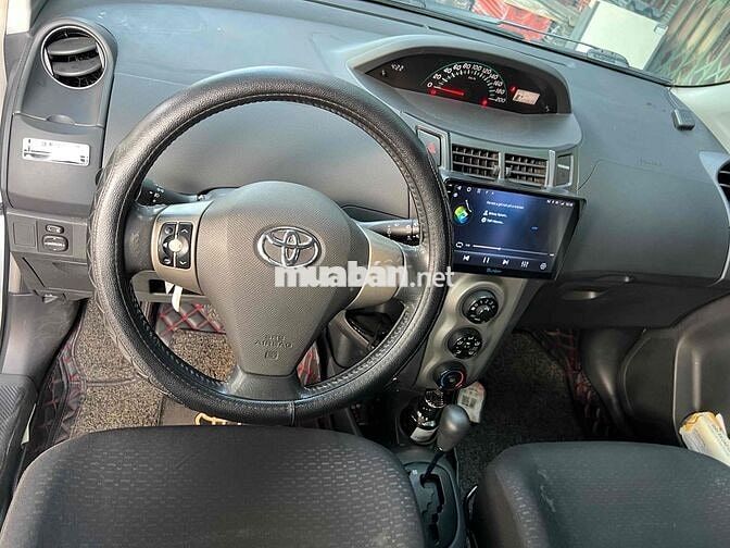 Toyota Yaris 2009 1.3 AT - 130000 km
