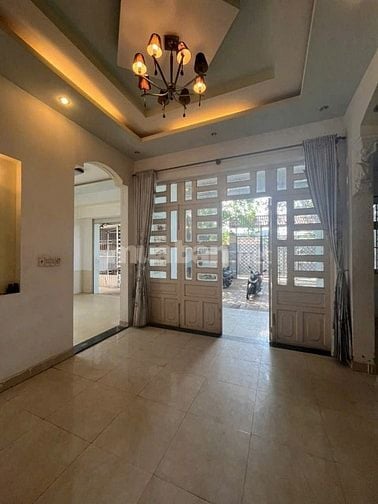 Cần Cho Thuê Biệt Thự 7 phòng làm cty, chỗ ở + 2 kho xưởng lớn để hàng