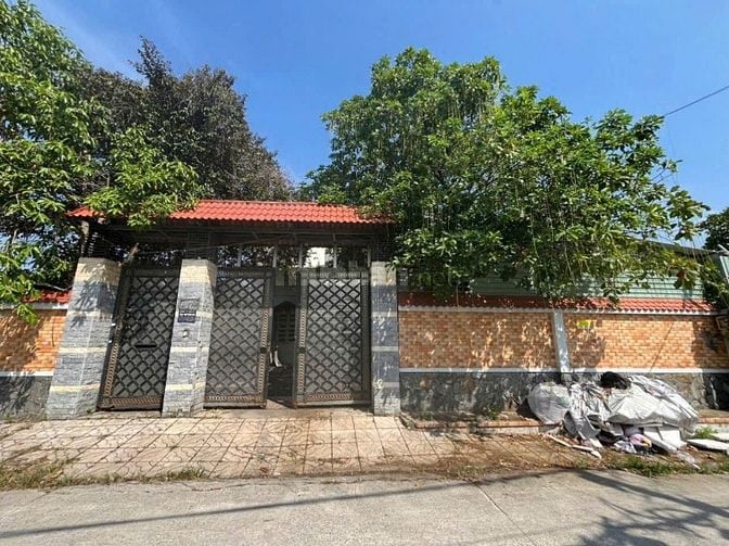 Cần Cho Thuê Biệt Thự 7 phòng làm cty, chỗ ở + 2 kho xưởng lớn để hàng