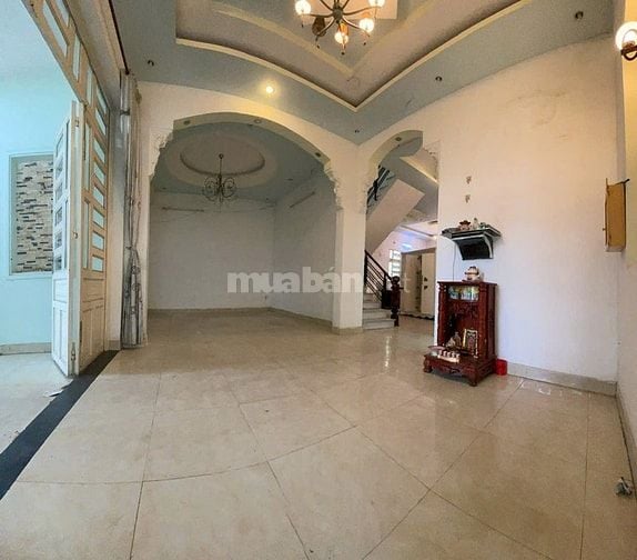 Cần Cho Thuê Biệt Thự 7 phòng làm cty, chỗ ở + 2 kho xưởng lớn để hàng