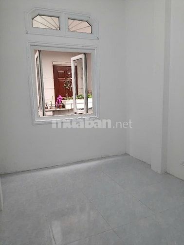 Cho thuê nhà 5 tầng tại số 6 ngõ 713 Lạc Long Quân, ô tô đỗ cửa
