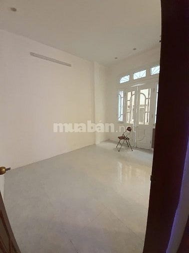 Cho thuê nhà 5 tầng tại số 6 ngõ 713 Lạc Long Quân, ô tô đỗ cửa