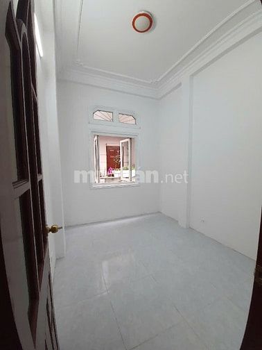 Cho thuê nhà 5 tầng tại số 6 ngõ 713 Lạc Long Quân, ô tô đỗ cửa