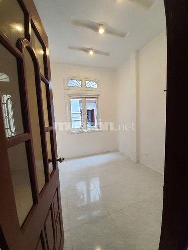 Cho thuê nhà 5 tầng tại số 6 ngõ 713 Lạc Long Quân, ô tô đỗ cửa