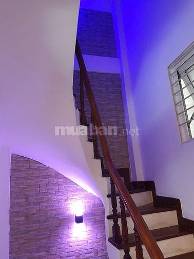 Cho thuê nhà 5 tầng tại số 6 ngõ 713 Lạc Long Quân, ô tô đỗ cửa