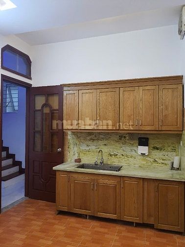 Cho thuê nhà 5 tầng tại số 6 ngõ 713 Lạc Long Quân, ô tô đỗ cửa