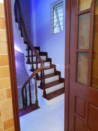 Cho thuê nhà 5 tầng tại số 6 ngõ 713 Lạc Long Quân, ô tô đỗ cửa