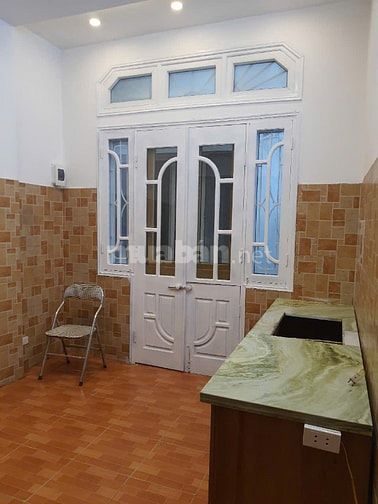 Cho thuê nhà 5 tầng tại số 6 ngõ 713 Lạc Long Quân, ô tô đỗ cửa