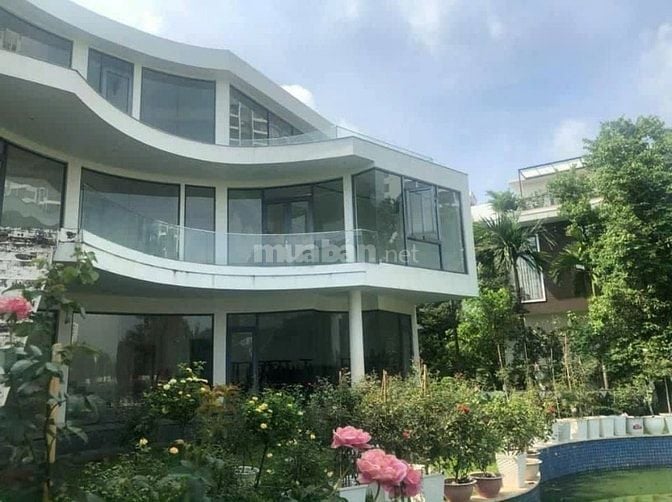 Bán biệt thự Lucasta Khang Điền, căn bờ sông, 798m2, 3 tầng, nhà thô