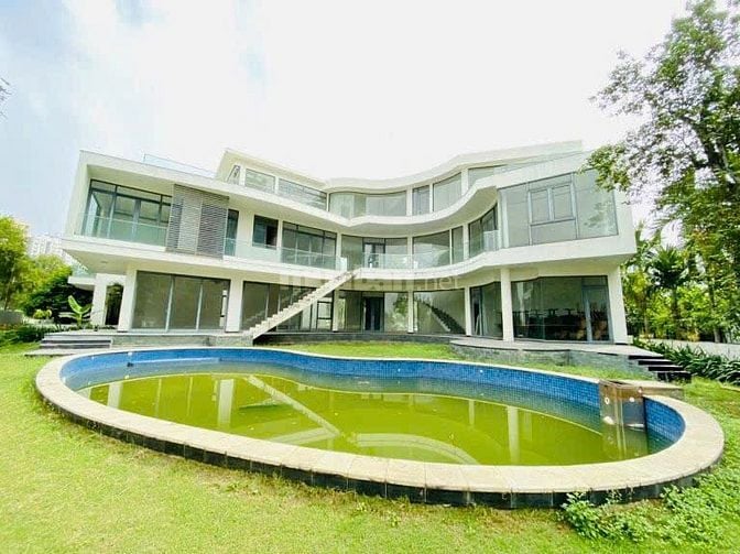 Bán biệt thự Lucasta Khang Điền, căn bờ sông, 798m2, 3 tầng, nhà thô