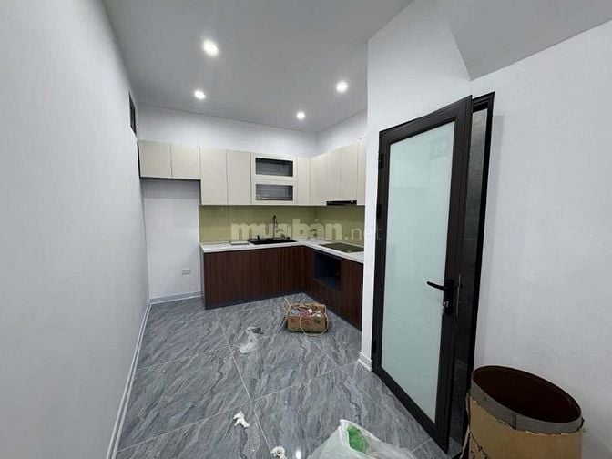 Bán nhà Láng Thượng Đống Đa 8,15 Tỷ cách oto 50m 