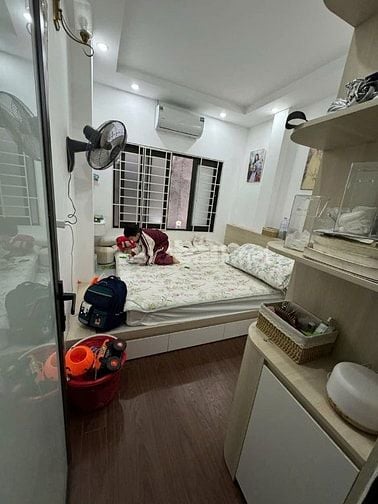 CHO THUÊ NHÀ 5 TẦNG FULL NỘI THẤT,  LẠC LONG QUÂN,  13 triệu/tháng