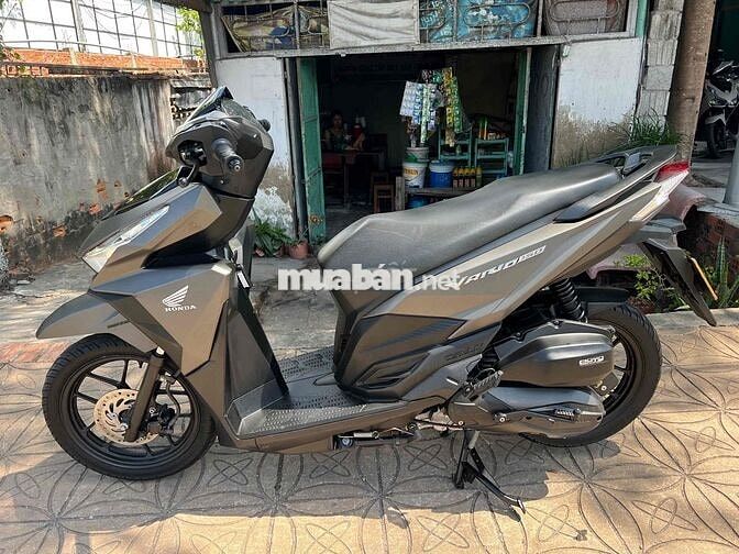 Varrio 150 2018 mẫu cũ màu vàng cát lên khoá smk.