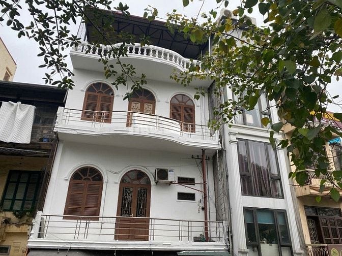 CHO THUÊ NHÀ tầng 2+ tầng 3 nhà mặt phố 206 Phó Đức Chính, 100m2