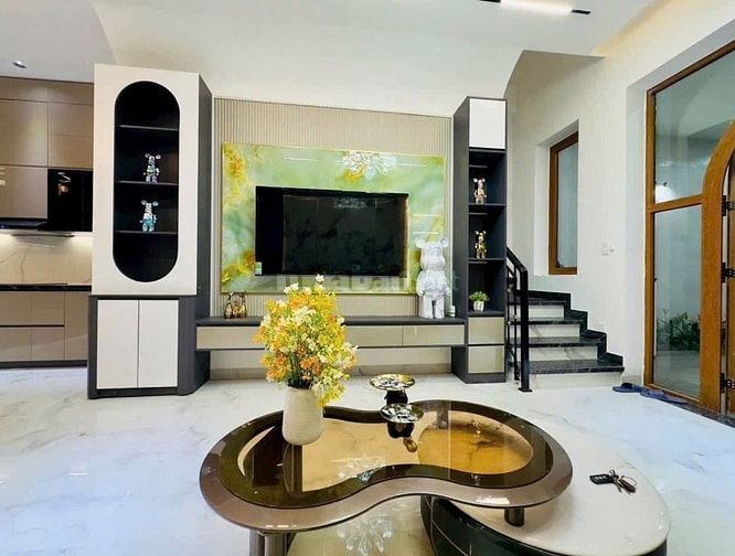 Chú Tám cần về quê gấp bán nhà ngay Nguyễn Thái Bình, Tân Bình