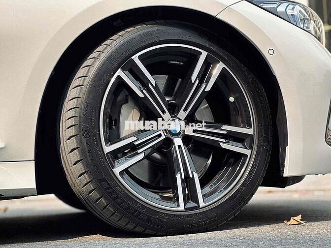 BMW 3 Series 2023 330i M Sport - 16000 km