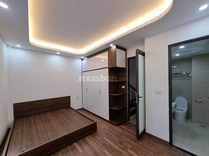 Bán nhà Tân Mai - Hoàng Mai, DT 30M x 5 tầng, ngõ 3 gác, gần phố