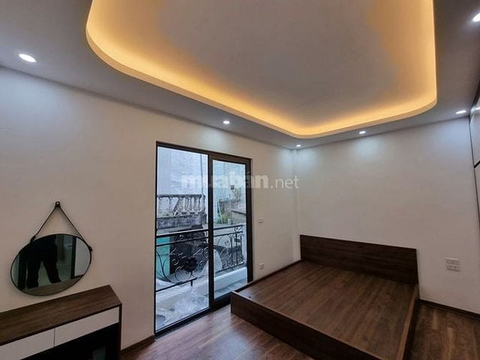 Bán nhà Tân Mai - Hoàng Mai, DT 30M x 5 tầng, ngõ 3 gác, gần phố