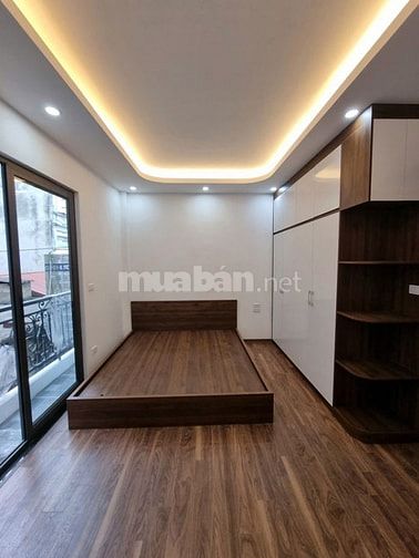 Bán nhà Tân Mai - Hoàng Mai, DT 30M x 5 tầng, ngõ 3 gác, gần phố