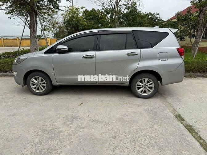 Toyota Innova 2017 2.0G - 150000 km