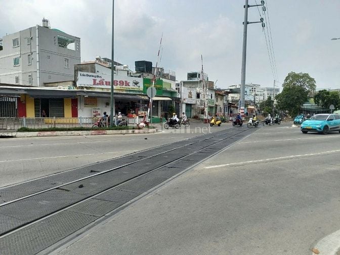 Chính chủ cho thuê nhà mặt tiền Phạm Văn Đồng, mặt sau đường Lê Lợi