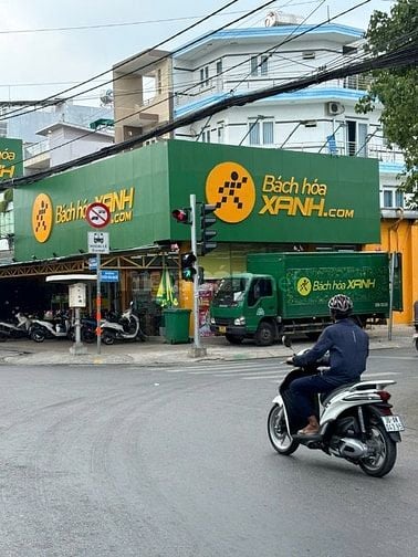 Chủ ngộp bán gấp nhà mặt tiền đường 12m.cho thuê 15t/tháng