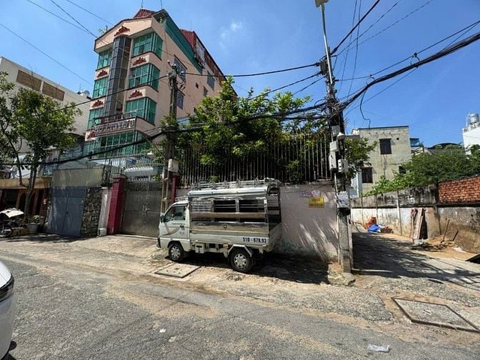 Lô góc 2 mặt tiền đường Hoàng Hoa Thám, P7, BT 250m2
