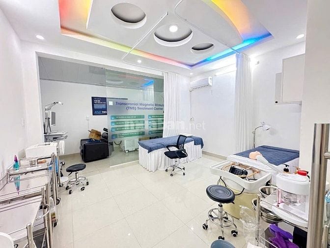 Chủ đi định cư nước ngoài nên sang tiệm spa