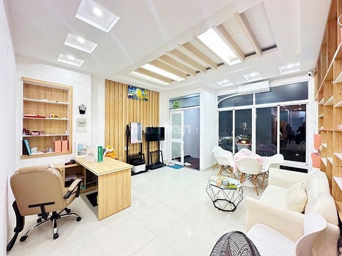 Chủ đi định cư nước ngoài nên sang tiệm spa