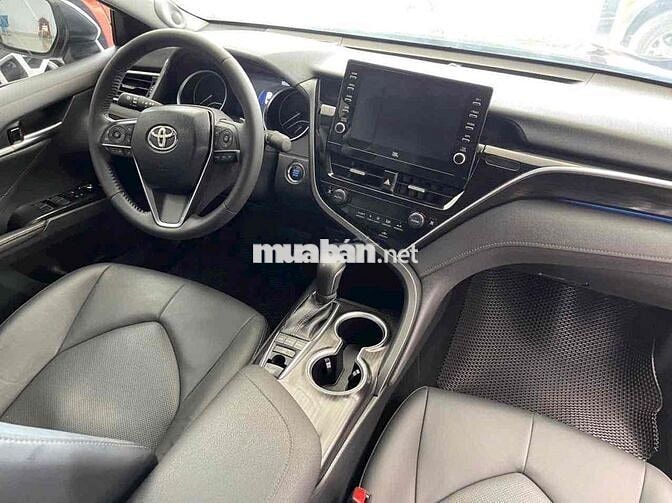 Toyota Camry 2024 2.0Q