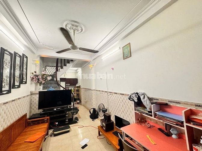 Bán nhà Tân Mai - Hoàng Mai, DT 30M x 5 tầng, gần đường Tân Mai