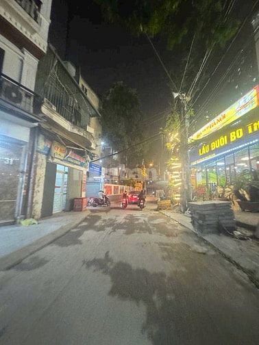Bán nhà mặt Phố Ngã Tư sở , Kd sầm uất , 38m,5 tầng , 12,3 Tỷ