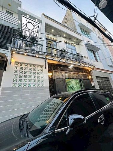 Đi nước ngoài định cư bán gấp nhà ở đường Thạch Thị Thanh, phường Tân 