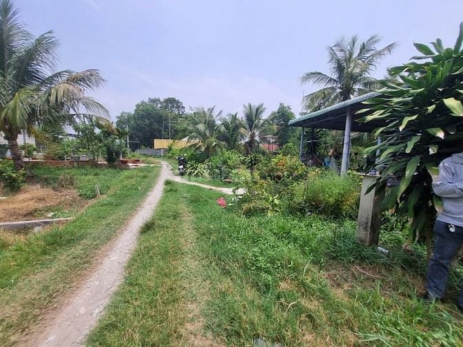 6x48 nằm gần huyện đội, dân cư đông. 399tr 