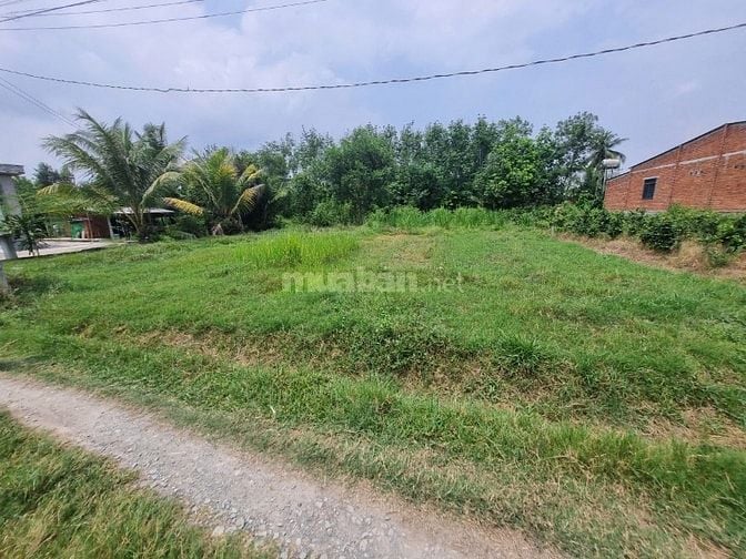 6x48 nằm gần huyện đội, dân cư đông. 399tr 