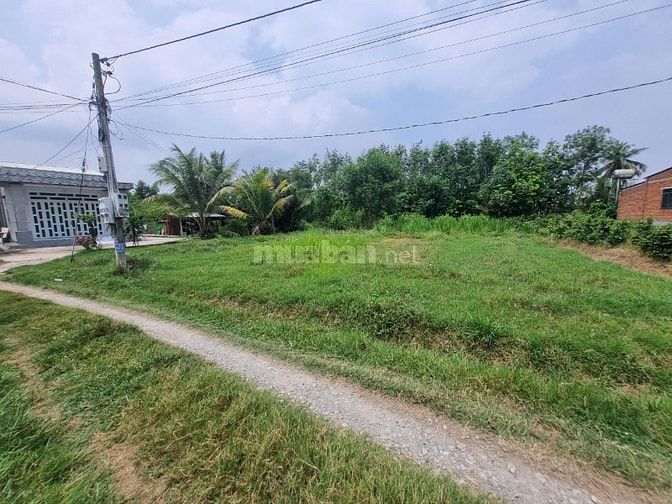 6x48 nằm gần huyện đội, dân cư đông. 399tr 