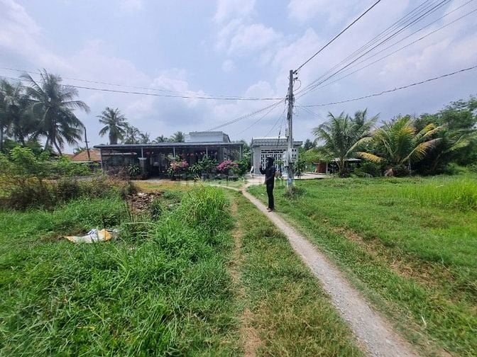 6x48 nằm gần huyện đội, dân cư đông. 399tr 