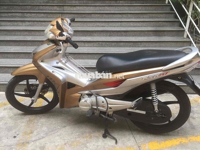 Bán chiếc wave rsx AT màu vàng bạc bstp