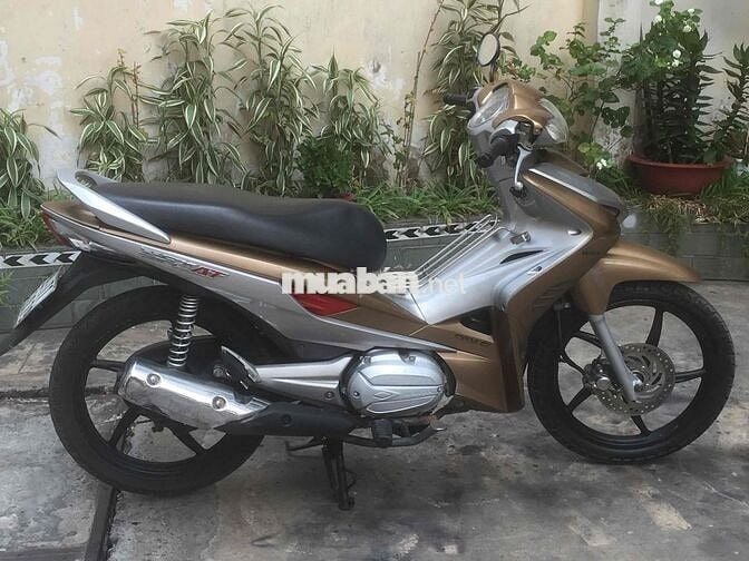 Bán chiếc wave rsx AT màu vàng bạc bstp