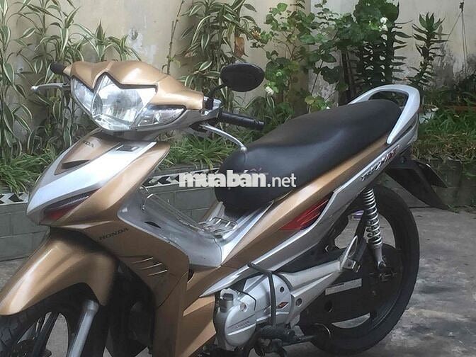 Bán chiếc wave rsx AT màu vàng bạc bstp
